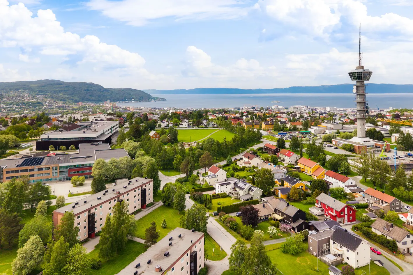 Lys og romslig 3-roms toppleilighet med solrik balkong og grønne fellesområder. God planløsning og sentral beliggenhet. photo 4