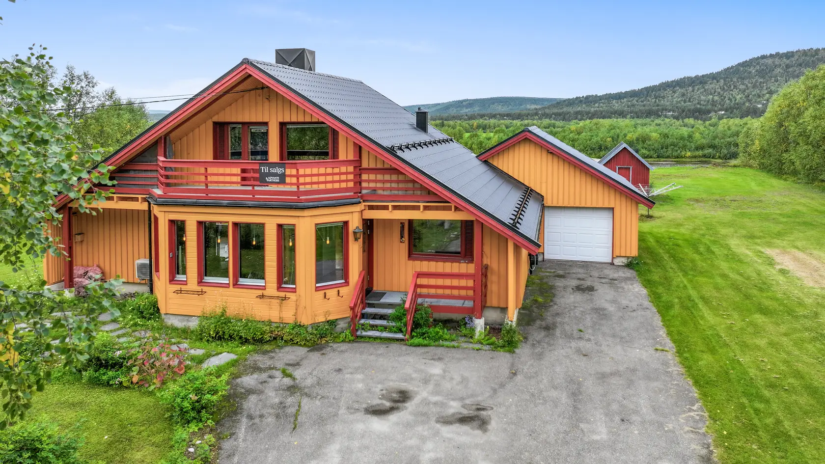 NY PRIS! | Stor og sentral eiendom ved elva i Karasjok | Gode solforhold | Isolert og oppvarmet garasje photo 4