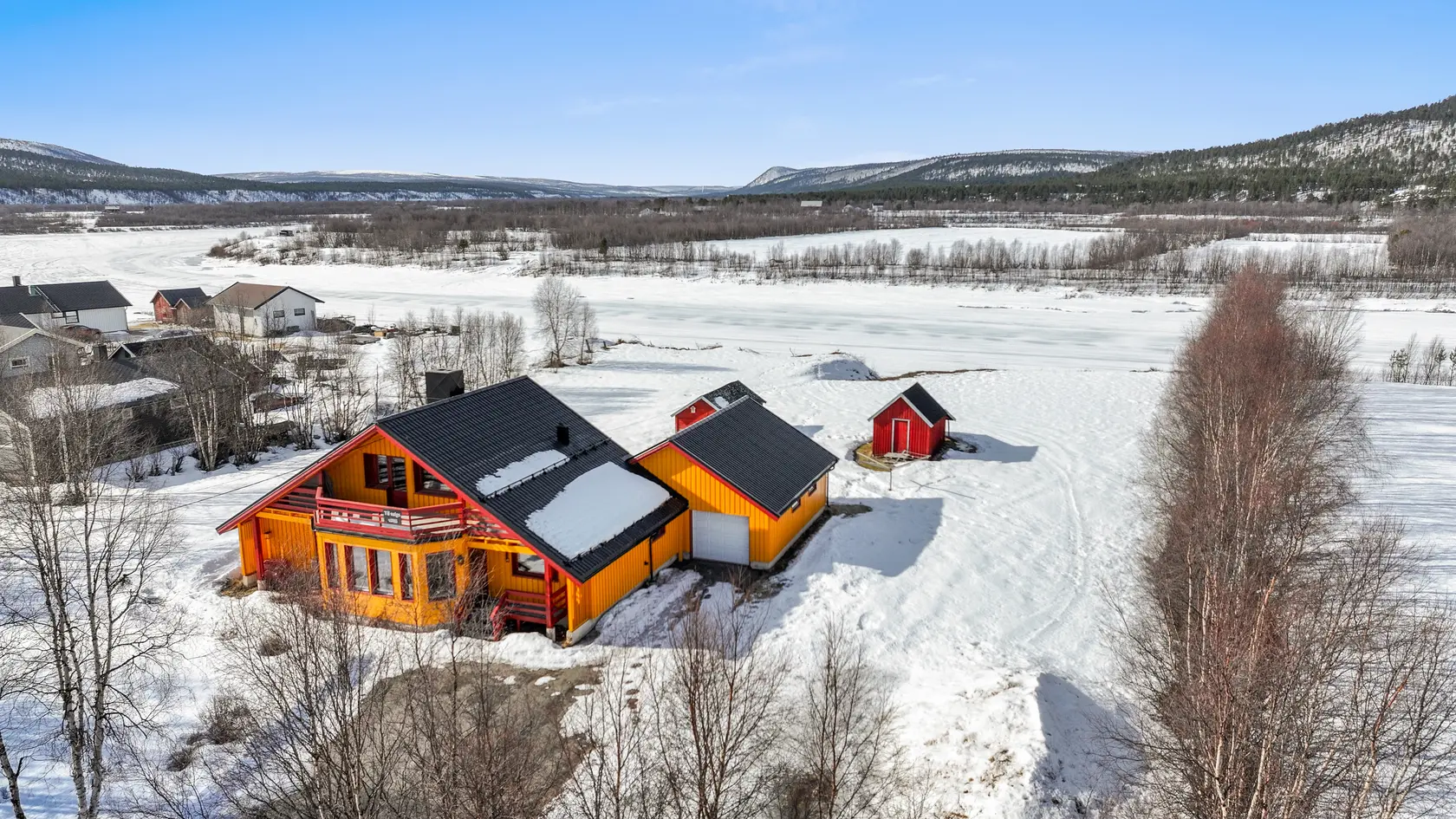 NY PRIS! | Stor og sentral eiendom ved elva i Karasjok | Gode solforhold | Isolert og oppvarmet garasje photo 2
