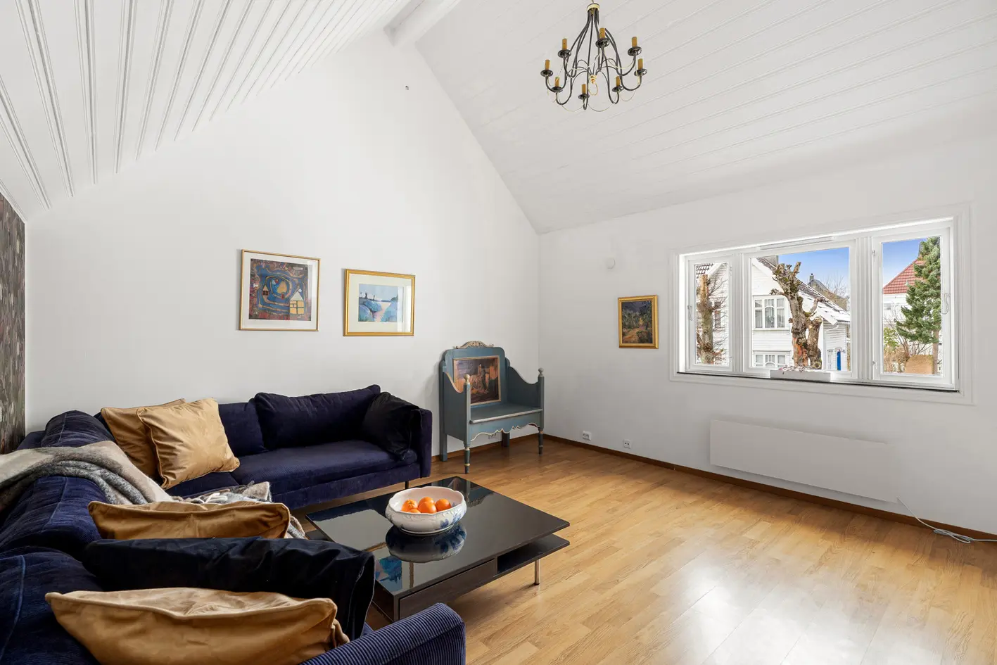 Flott leilighet med god standard | 2 soverom | Balkong | Fast parkering | God takhøyde i stuen - Bilde 3