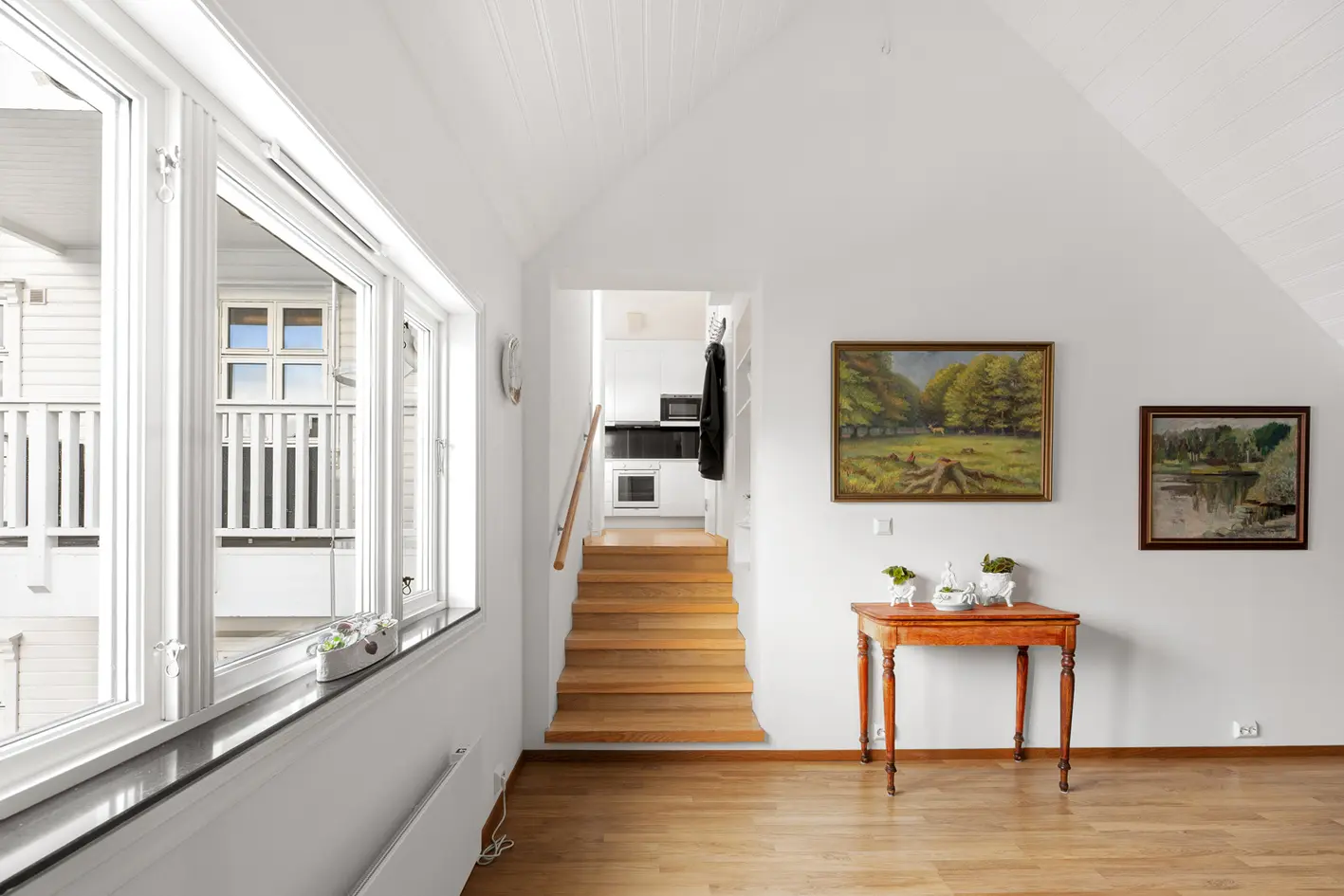 Flott leilighet med god standard | 2 soverom | Balkong | Fast parkering | God takhøyde i stuen - Bilde 5
