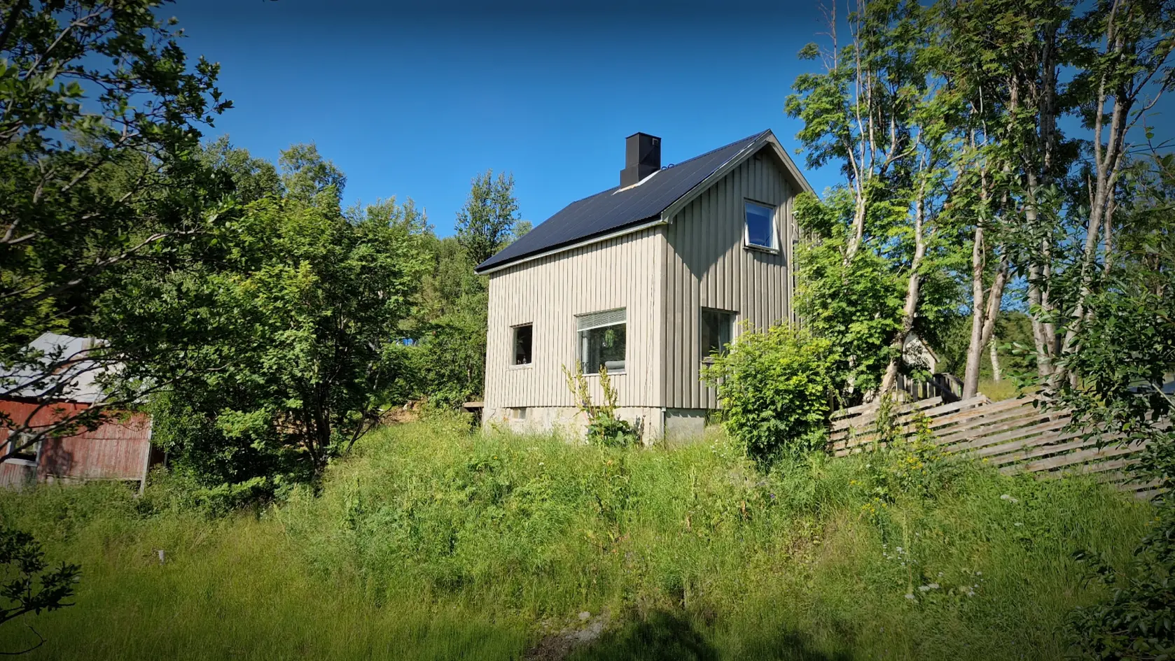 Oppgradert enebolig med nyere lysthus. Tilleggstomt på ca 40 mål og p-plasser. Eldorado for ski, scooter, jakt og fiske! - Bilde 3