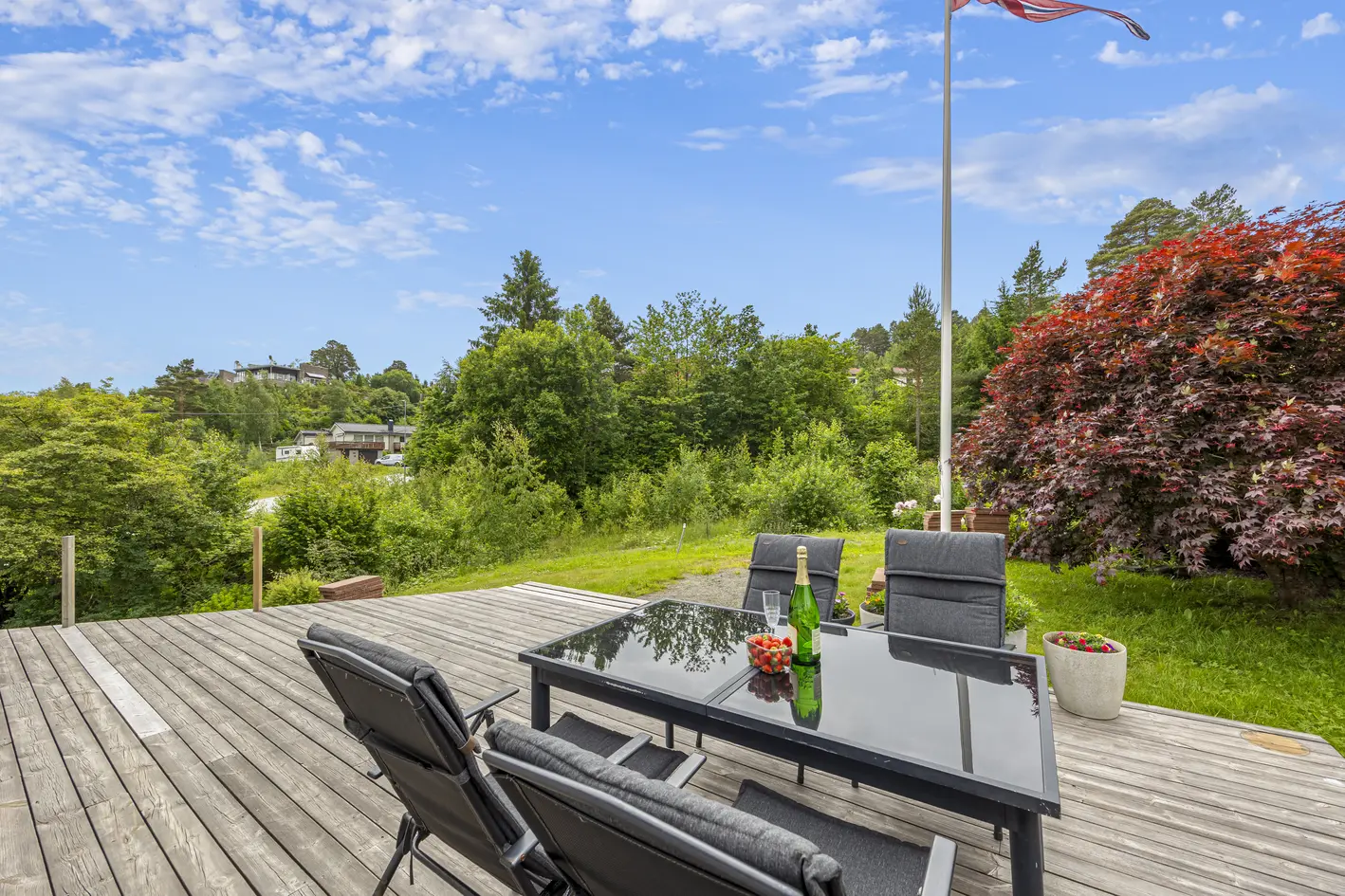 Innholdsrik enebolig med godkjent utleiedel | Stor terrasse og hage | Garasje | Barnevennlig på Tromøy photo 3