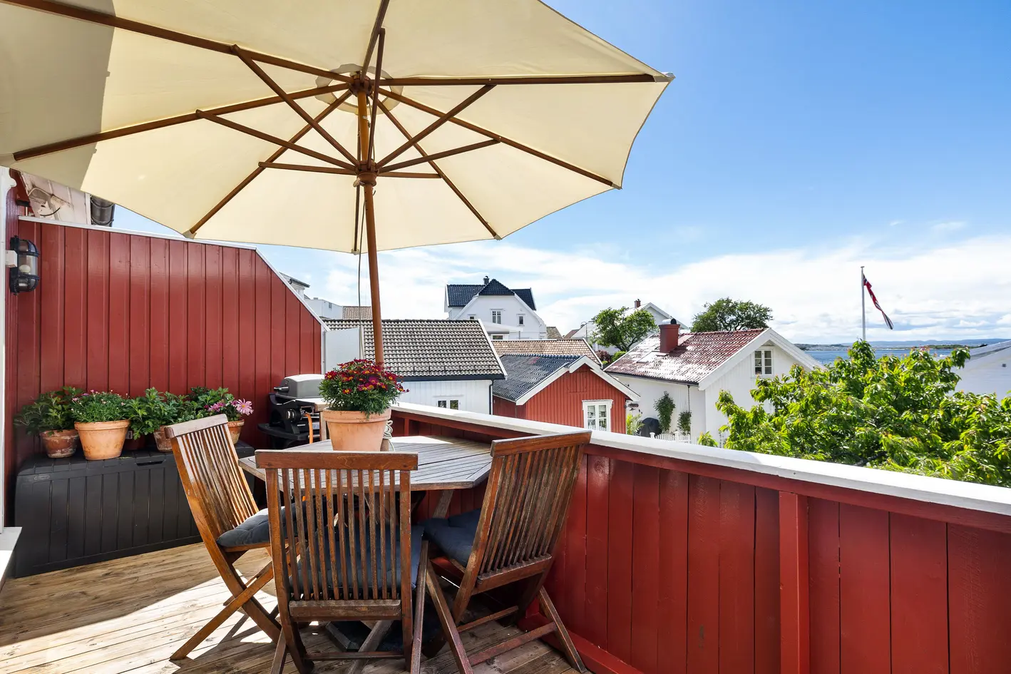 Helgeroa – Sjarmerende leilighet med flott utsikt, solrik uteplass og attraktiv beliggenhet. photo 5