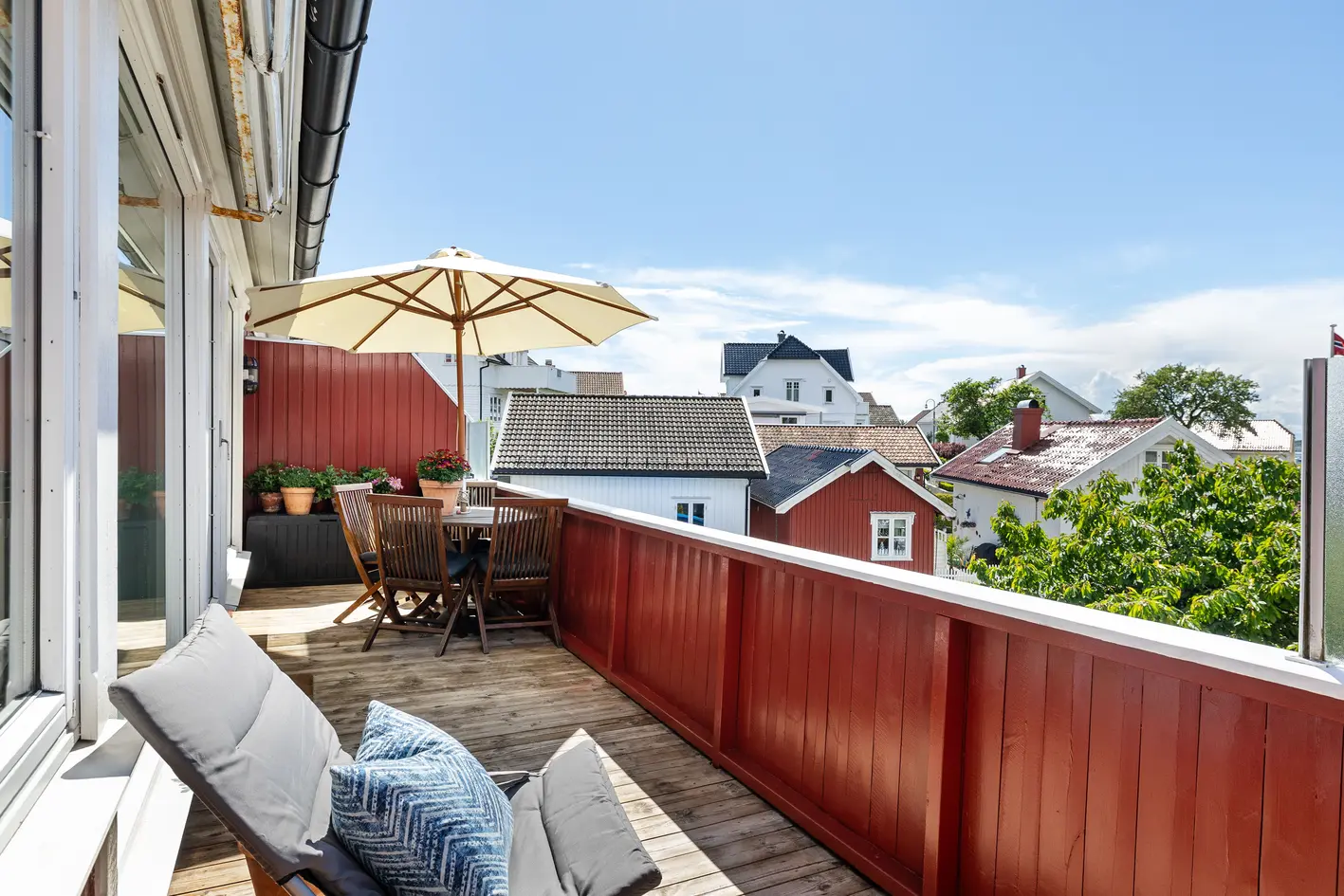 Helgeroa – Sjarmerende leilighet med flott utsikt, solrik uteplass og attraktiv beliggenhet. photo 3