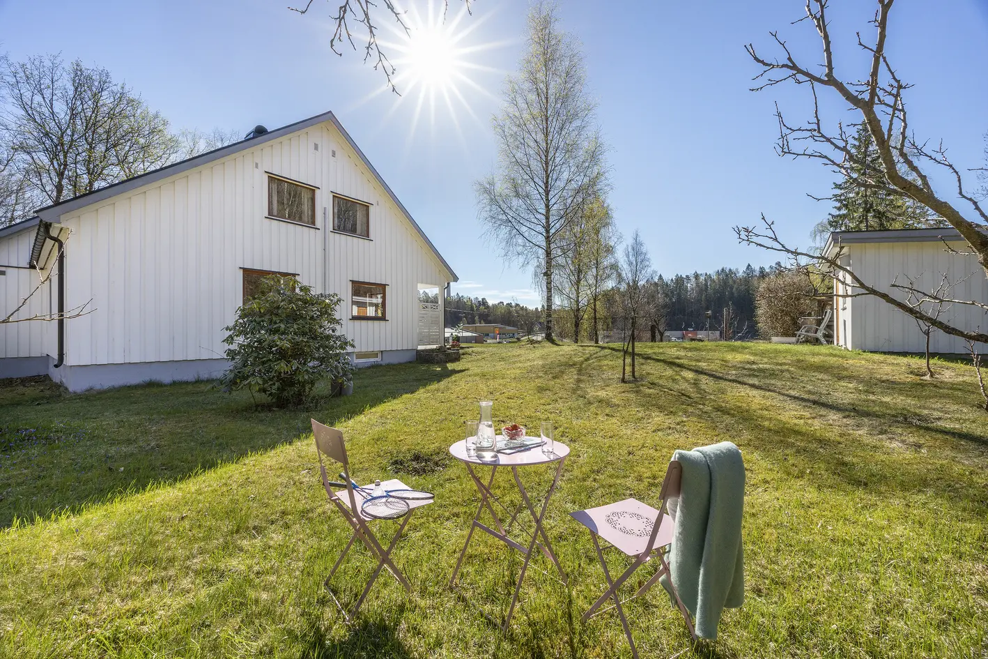 Sjeldent stor og frodig eiendom på 2 090 m² | Romslig familiebolig på 191 m² | Garasje | Attraktivt Vollen/Bjerkås 