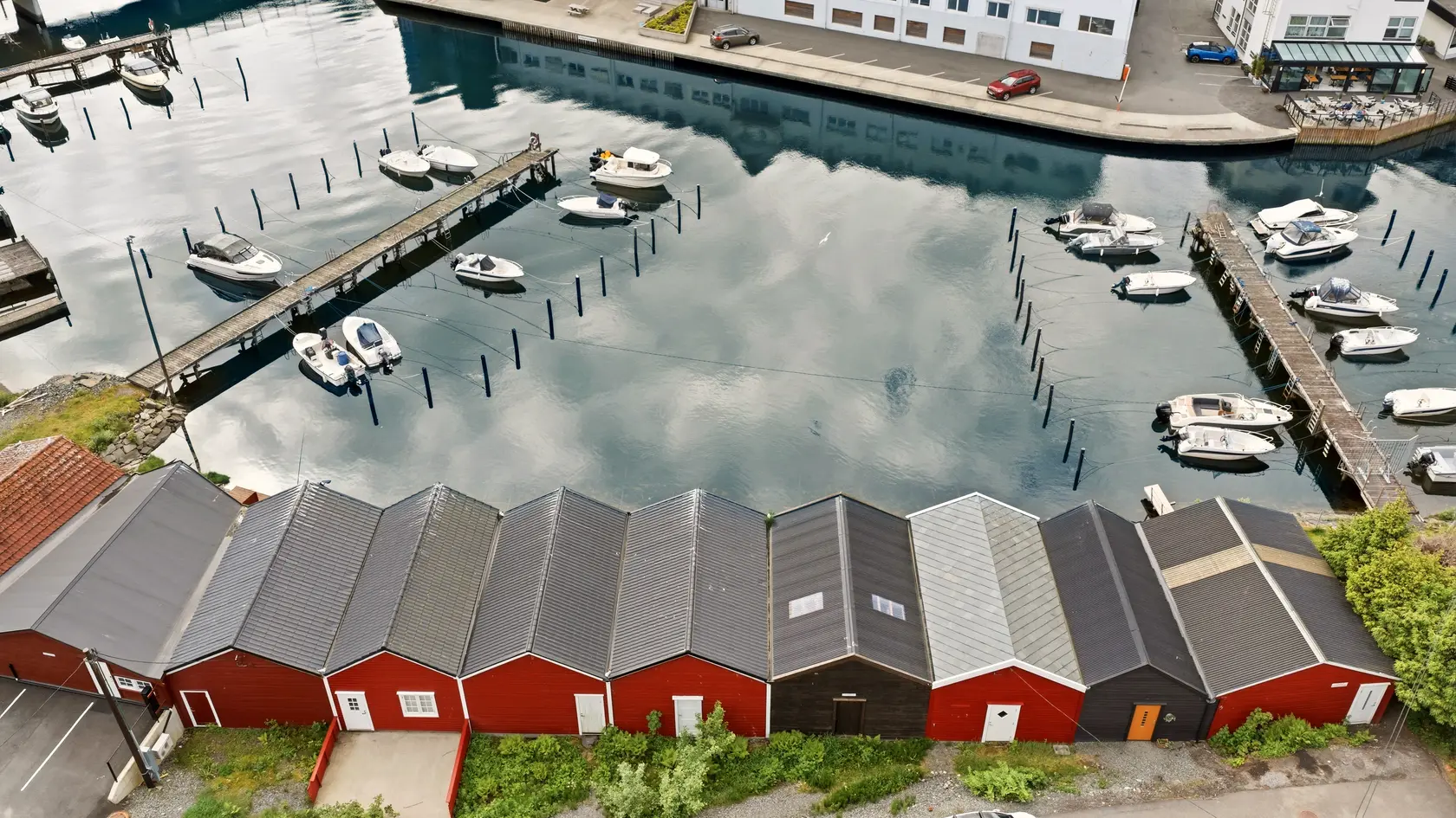 Et sjarmerende naust med nydelig beliggenhet, sentralt ved Bjørnafjorden | Egen båtplass | Innlagt strøm | Solrikt photo 5