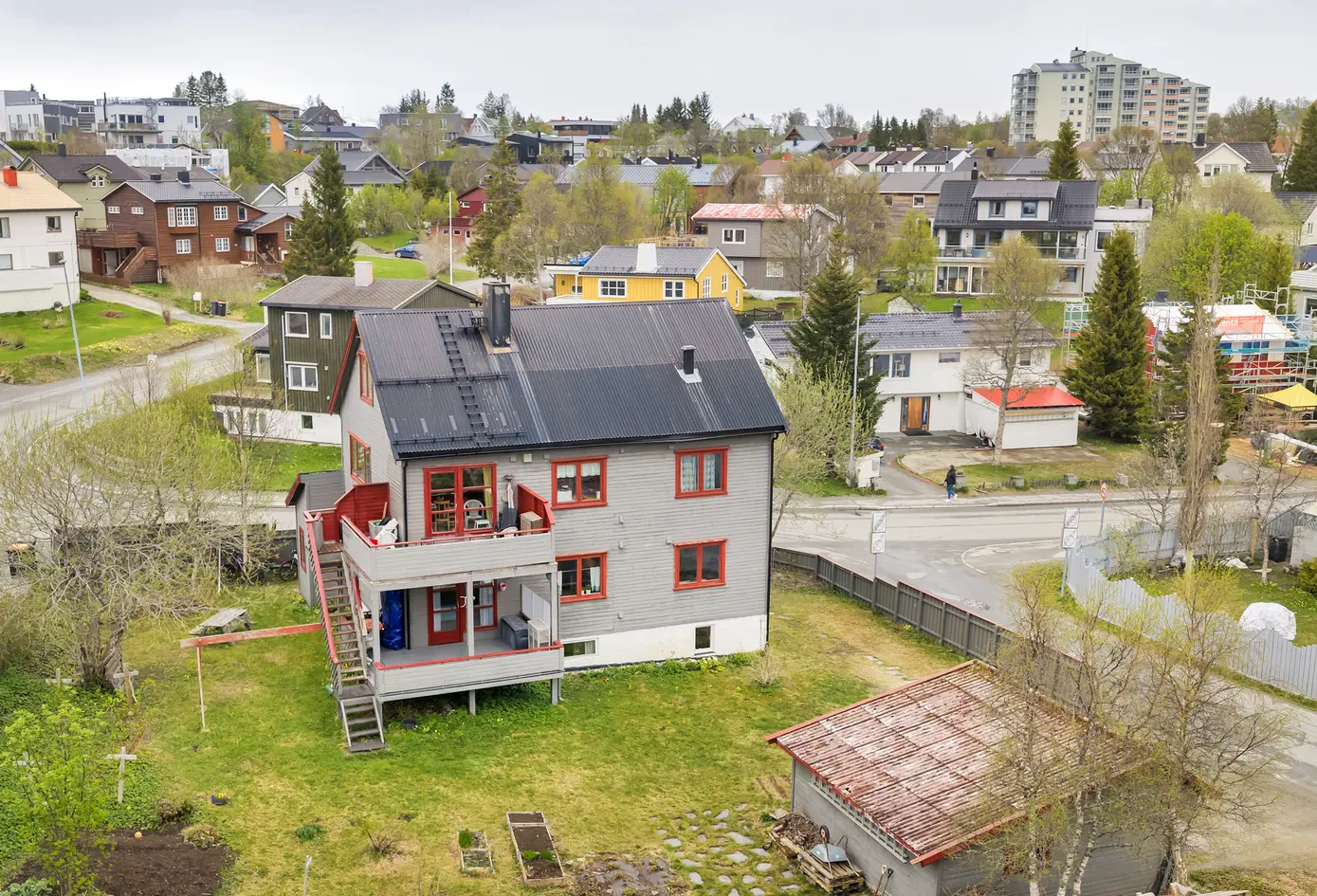 Øvre sentrum - Innholdsrik del av tomannsbolig med garasje! 2 soverom + 2 innredet rom l Balkong, tromsø