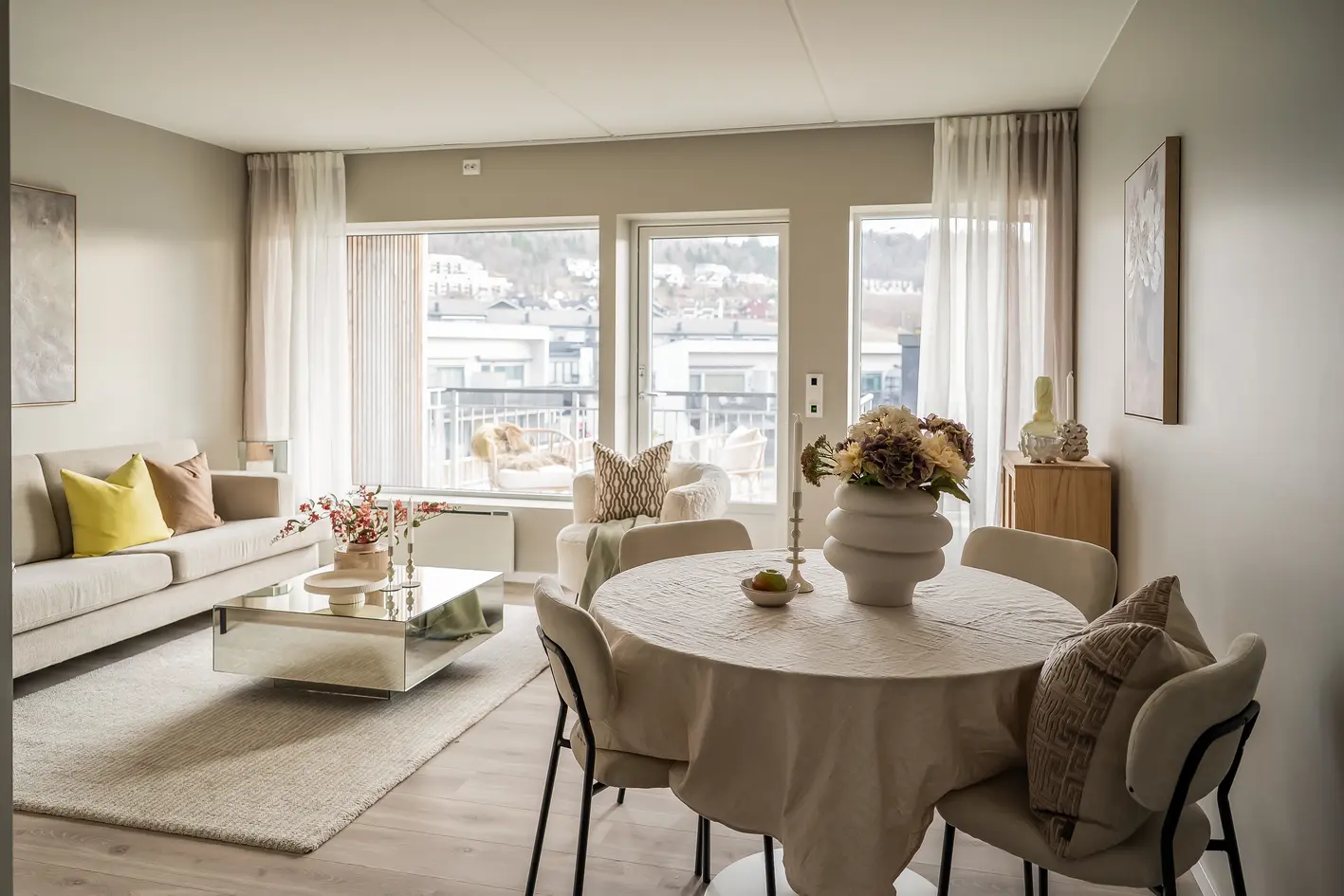 Delikat toppleilighet i moderne bygg. Heis og garasjekjeller. Veranda med takoverbygg og utsikt.  photo 3