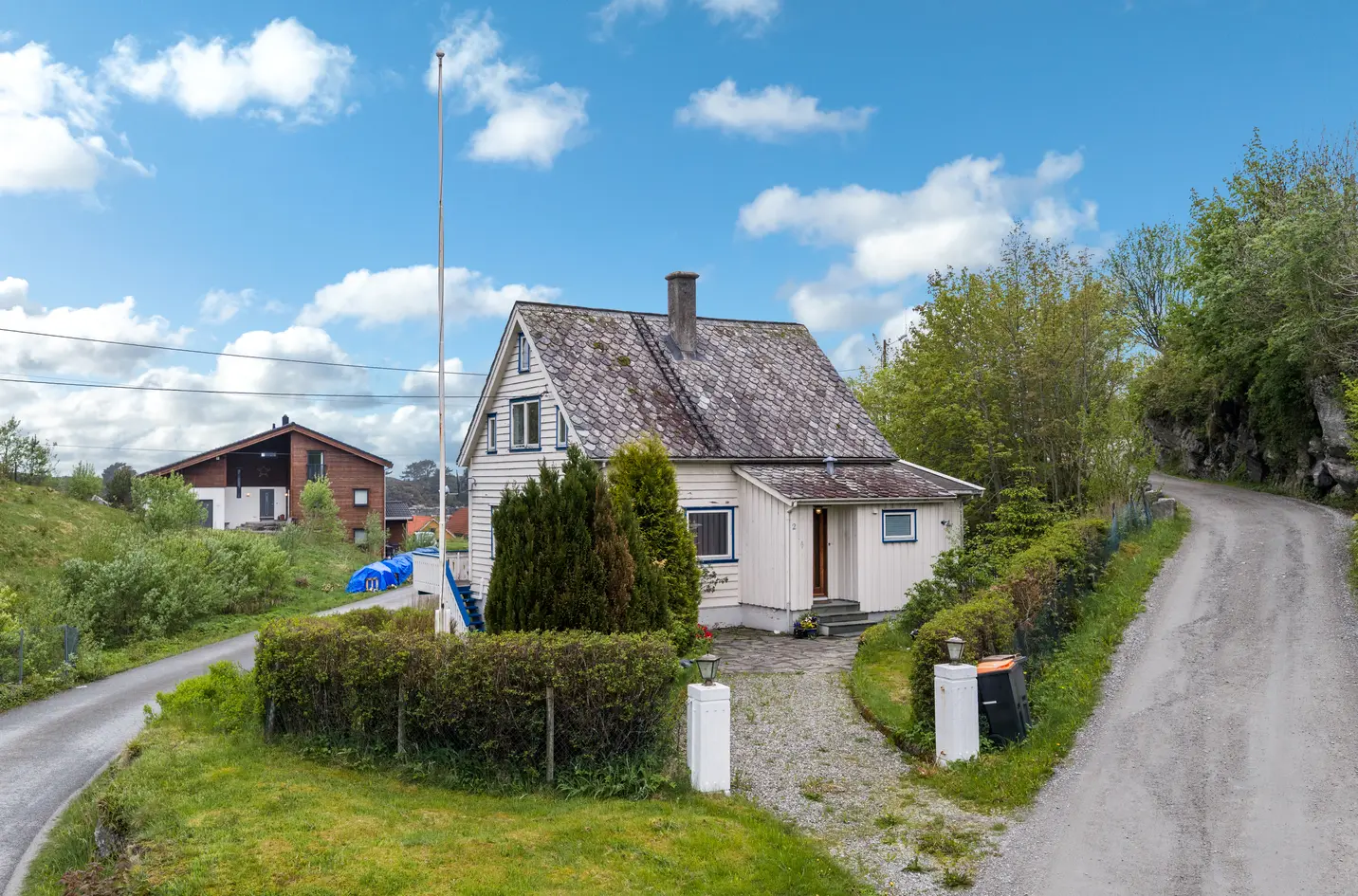 Eldre enebolig med nærhet til sjø - Båtplass, stor tomt og garasje photo 3