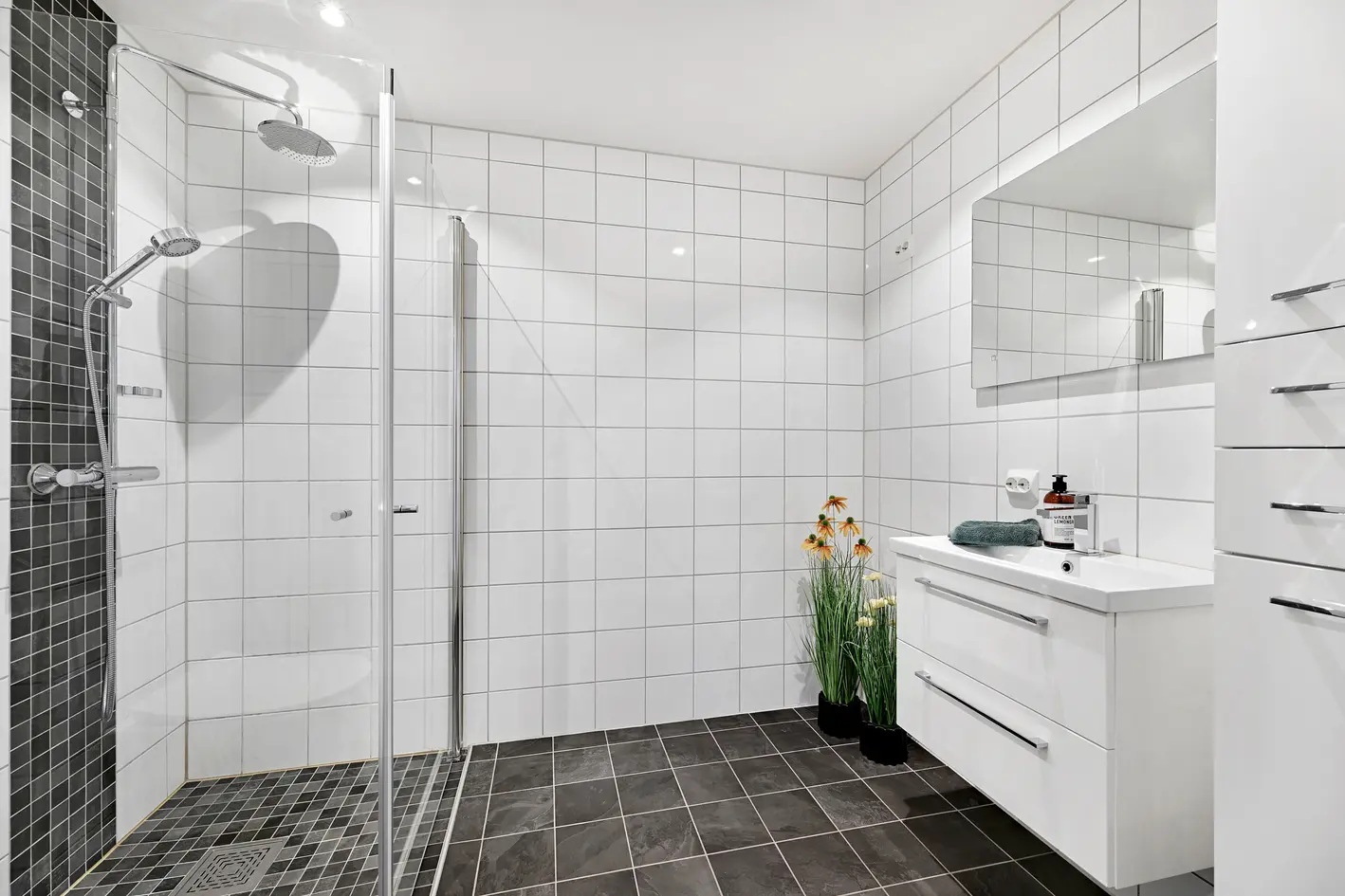 Sjøutsikt fra 6. etasje | Egen takparsell | Garasje | Heis | Moderne selveier fra 2018 | Midt i sentrum photo 5