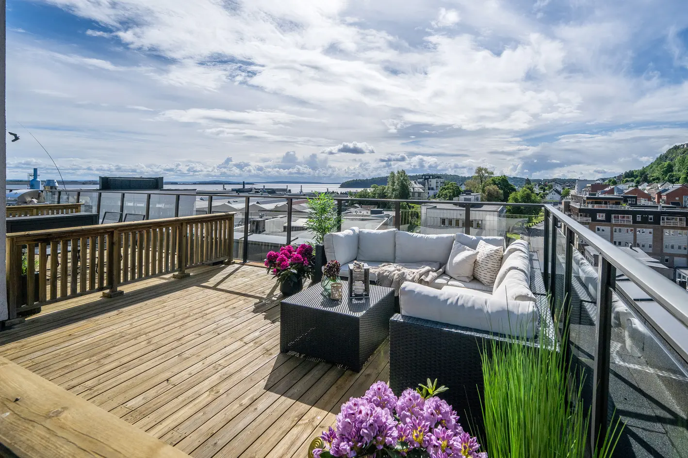 Sjøutsikt fra 6. etasje | Egen takparsell | Garasje | Heis | Moderne selveier fra 2018 | Midt i sentrum photo 4
