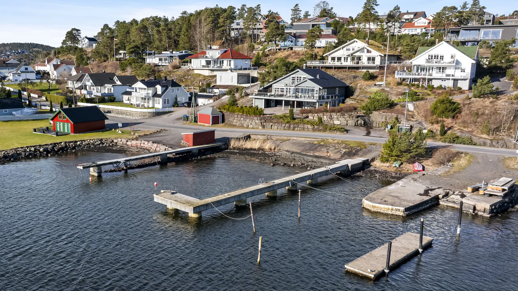 Duken - Pen enebolig over 3 plan | Nydelig beliggenhet ved sjøen | Utleiedel | Fantastisk utsikt | Solrike uteplasser!, duken