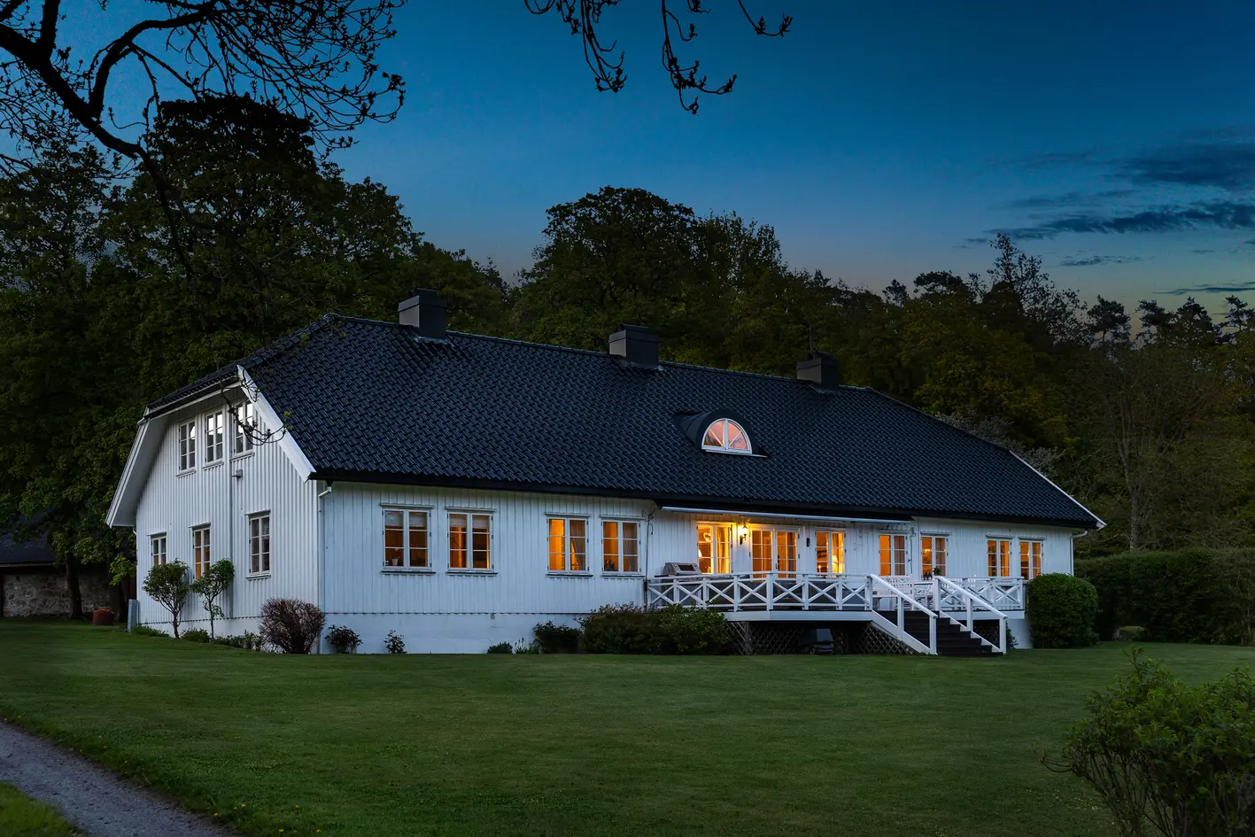 Tanum Gård - Fantastisk og innholdsrik eiendom på ca. 24 mål med mange bygninger. Idylliske omgivelser ved by og sjø.  photo 4