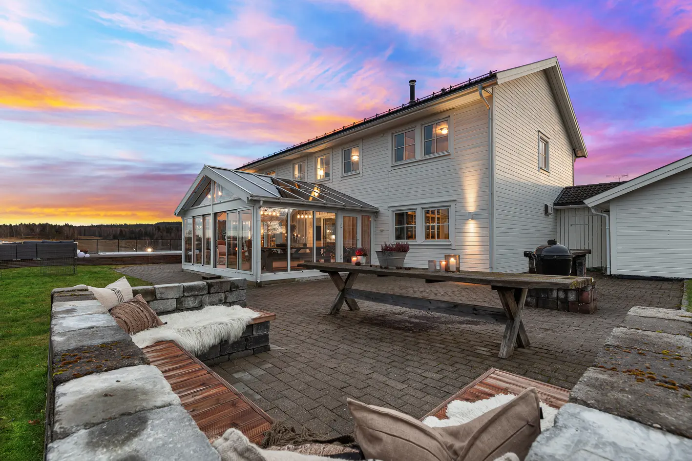 Sjelden mulighet! | Landlig idyll med karakter | Romslig hovedbolig, tun og flere bygninger | Flere parkeringsmuligheter photo 2