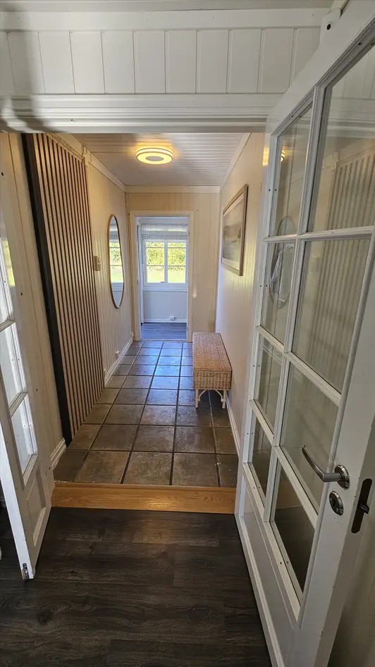 Halvpart tomannsbolig vertikaldelt o/4 plan. 2 bad + vaskerom. Solfylt veranda og terrasse. P-plass m/elbil lader. photo 5