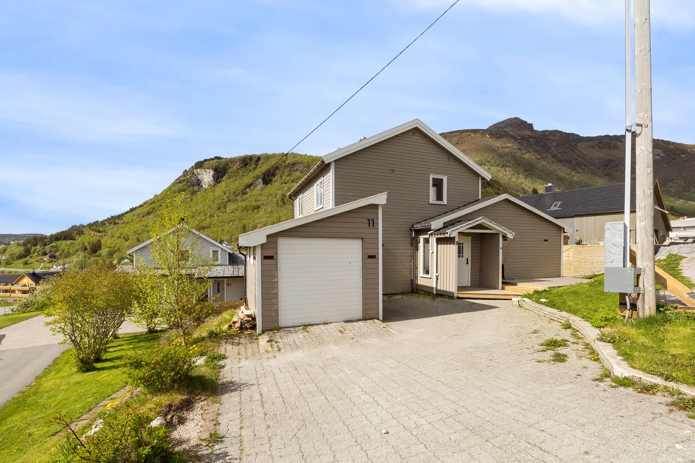 Romslig familiebolig – 5 soverom – 2 bad – God lagringsplass – Sentral beliggenhet photo 2