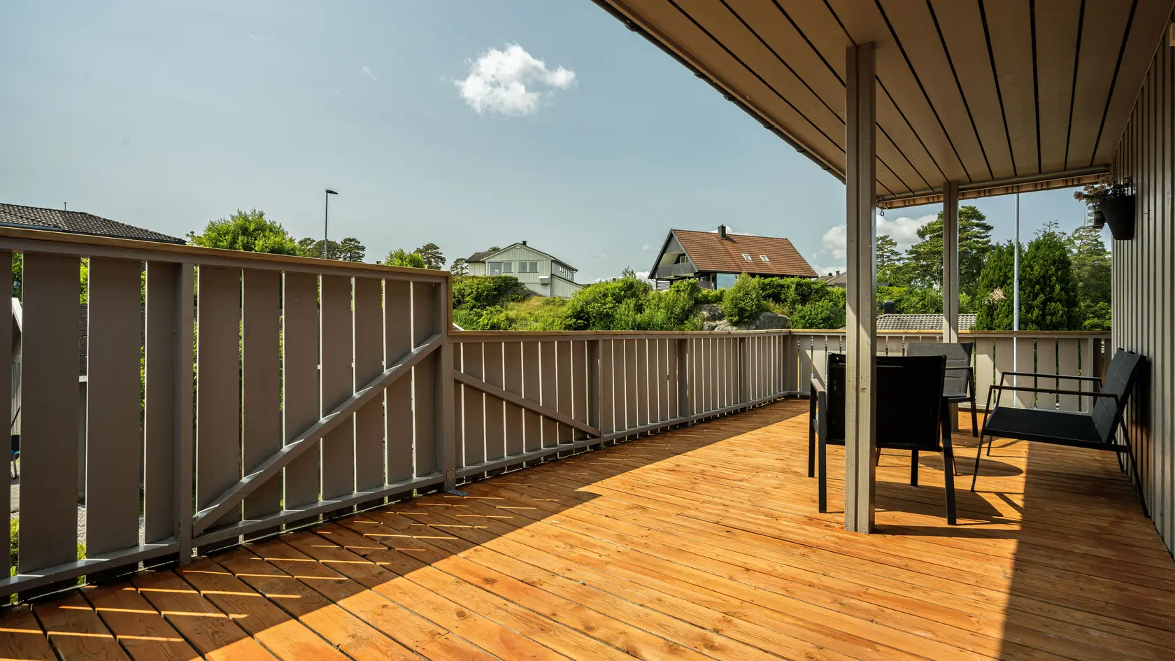 Romslig enebolig i barnevennlig område - Terrasse og hage med gode solforhold - Utleiedel i underetasje - Garasje - Bilde 6
