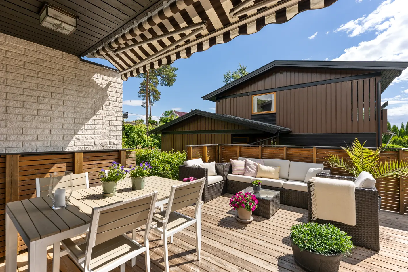 Pen og romslig enebolig med attraktiv beliggenhet på Bekkestua! | Stor terrasse og balkong | Garasje m/ elbillader photo 3