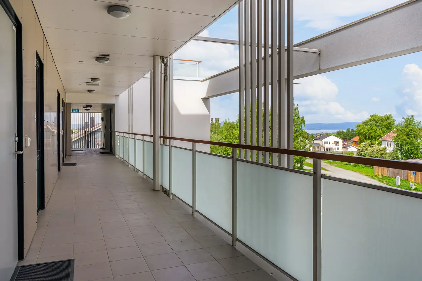 Moderne og lettstelt 2-roms med høy standard og markanær beliggenhet. Sørvestvendt balkong med utsikt. Bod på 9 kvm. photo 5