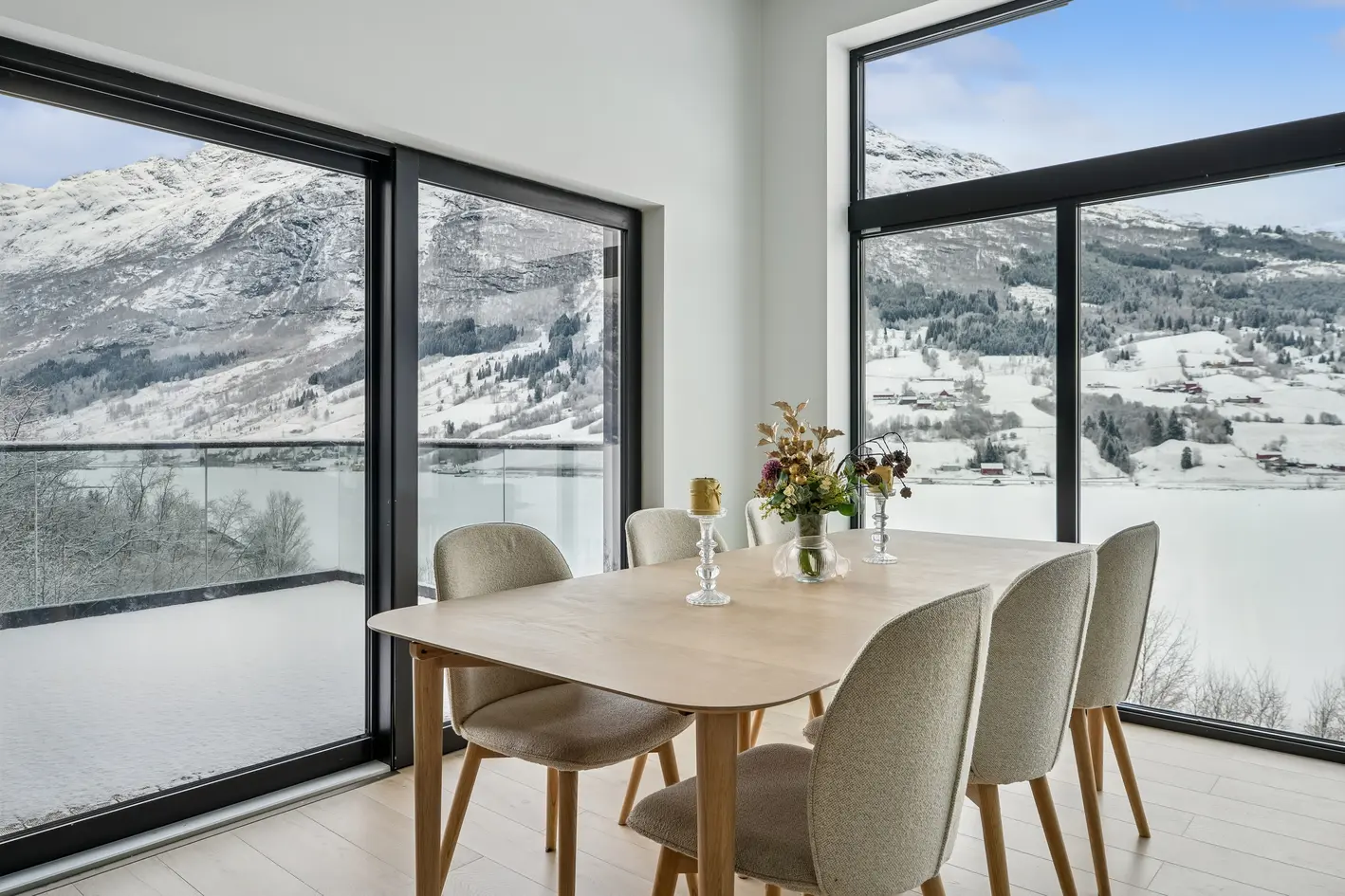Moderne og tiltalande funkishus frå 2023 med utleigedel og flott utsikt - Garasje - Hagestove - 4 soverom photo 4