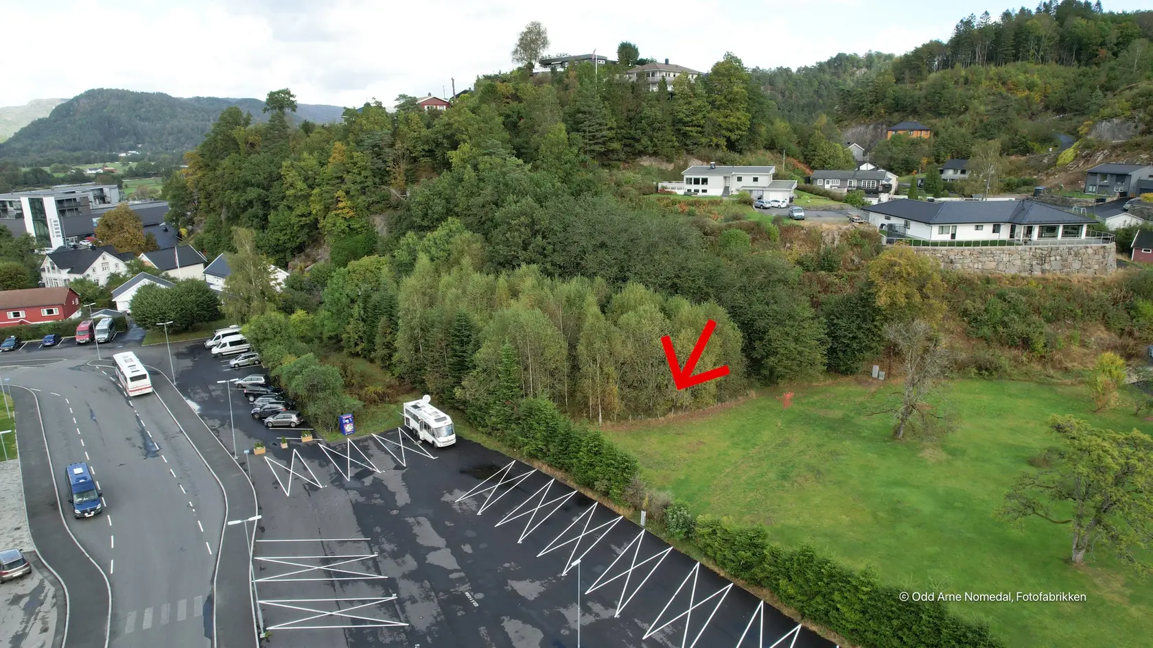 Tomt i Lyngdal sentrum, regulert til bolig/parkering. photo 2