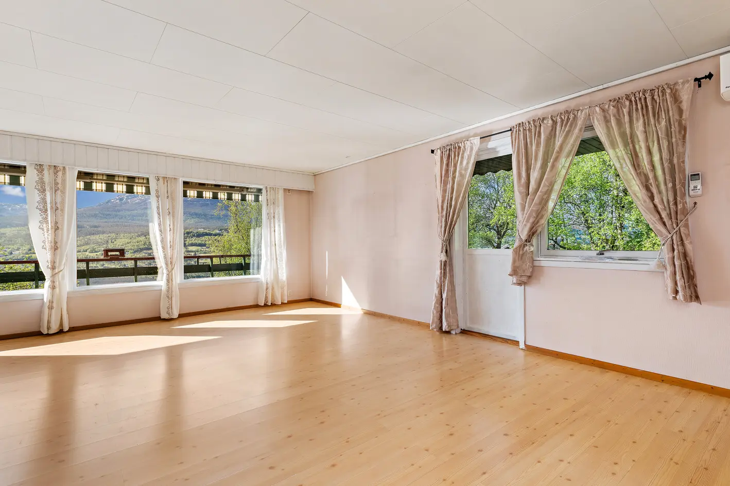 Kleive - Innholdsrik enebolig med oppgraderingsbehov - 3 soverom -  Kjellerstue - Flott utsikt - 2 garasjer photo 4