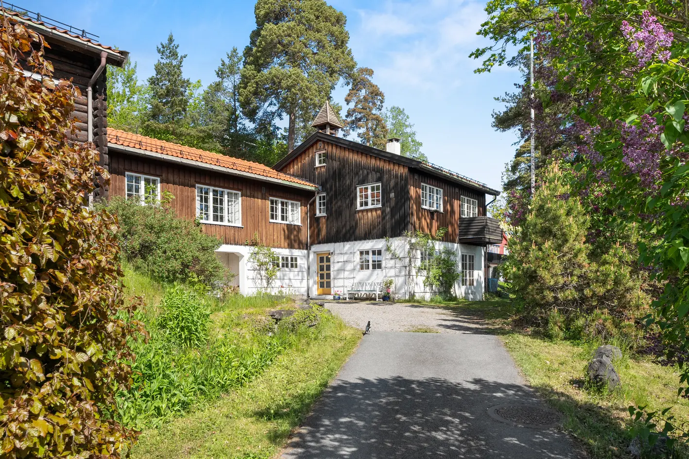 Sjelden mulighet! 2 eneboliger og 2 tomter selges samlet -Totalt 3.228 kvm -Flott utsikt mot fjorden -Rett til båtplass photo 3