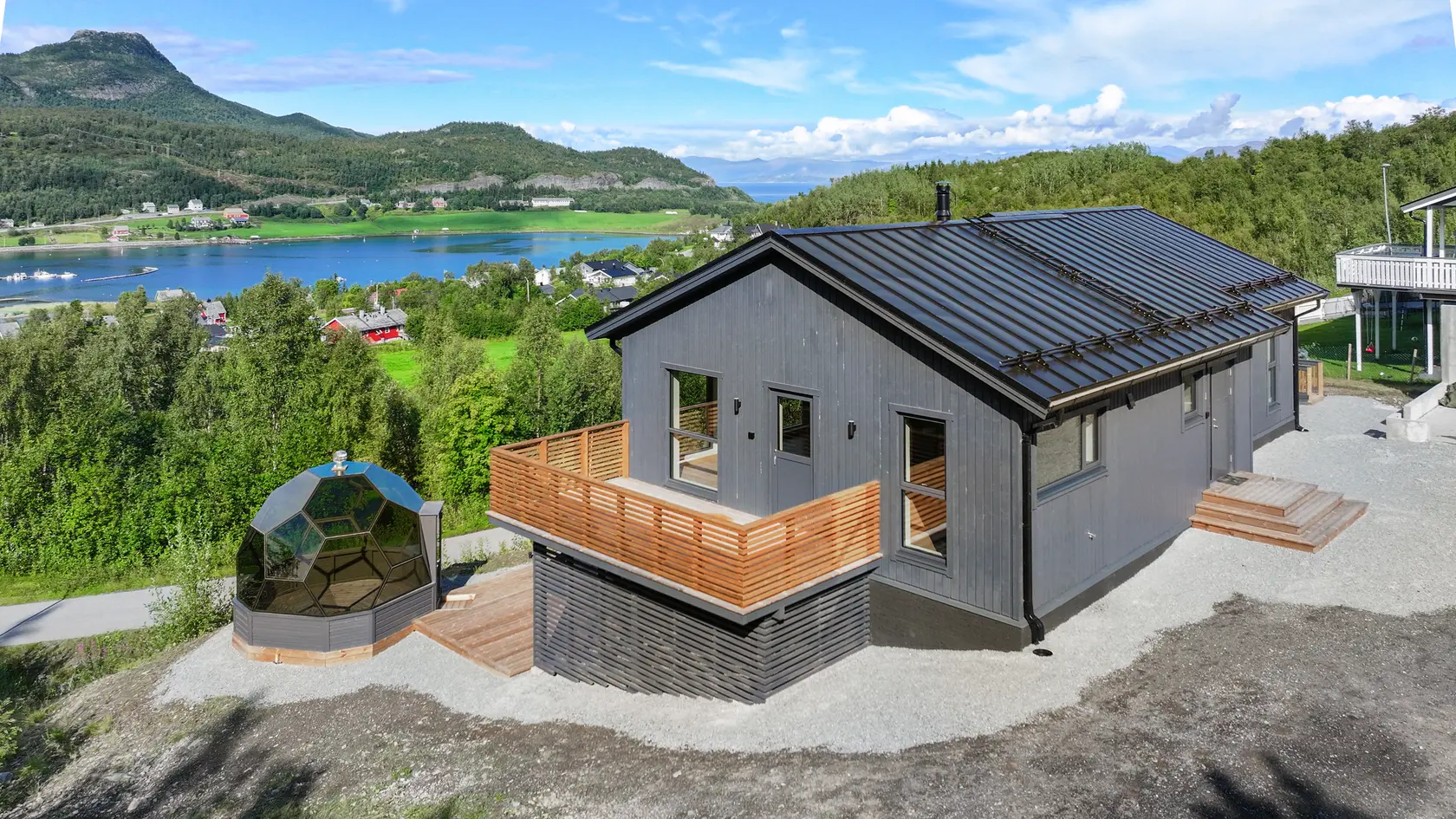 NY PRIS! Ny og moderne enebolig fra 2025 med leilighet i naturskjønne Talvik. photo 2