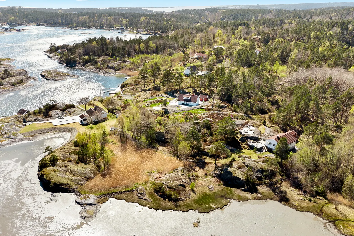 Skåtøy / Kragerø – Sjønær fritidsbolig med båtplass, solrikt og helt usjenert! - Flere