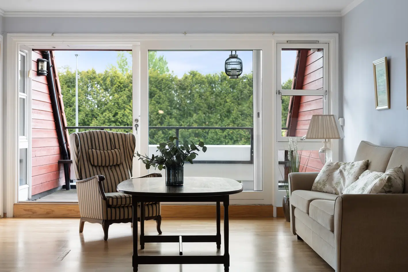 Stor og romslig 3-roms endeleilighet med solrik terrasse - Heis, peis og garasje. photo 3