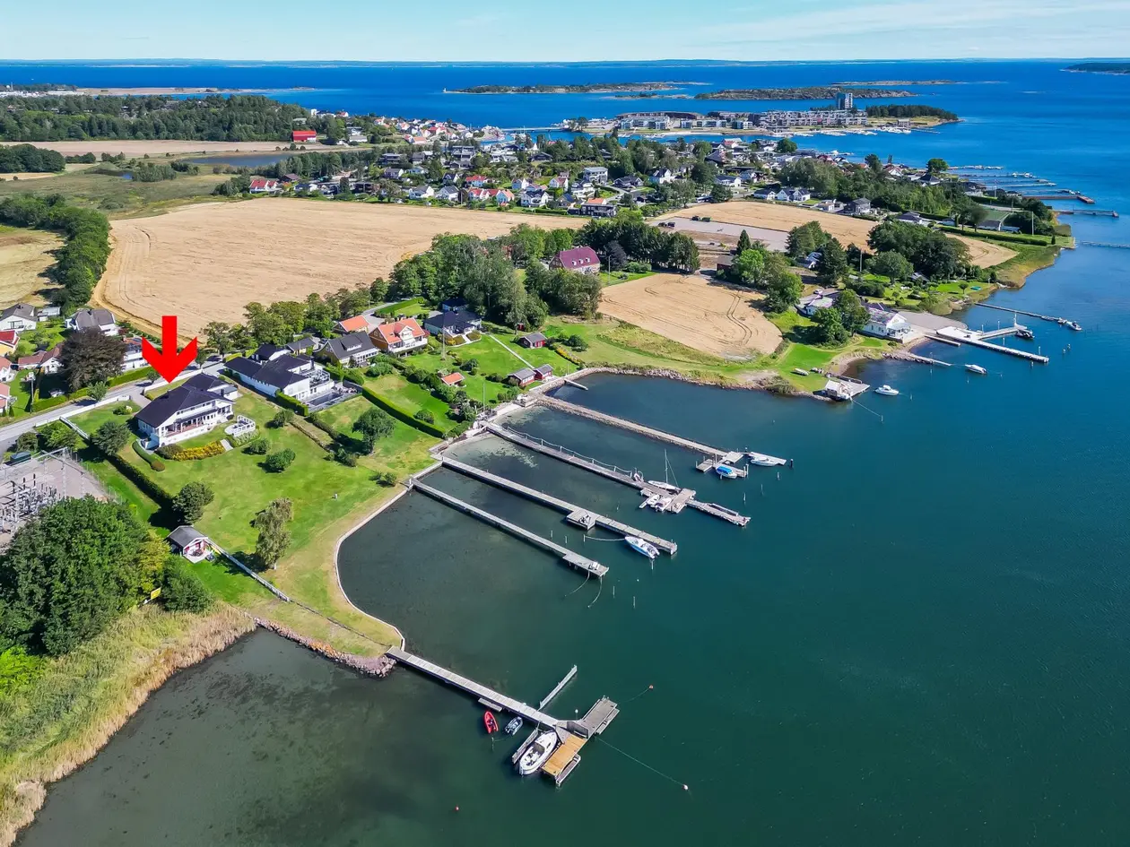 Nydelig sjøeiendom på hele 4,2 mål tomt - Vestvendt med seneste sol - Brygge - Stor garasje - Ingen Boplikt! photo 4
