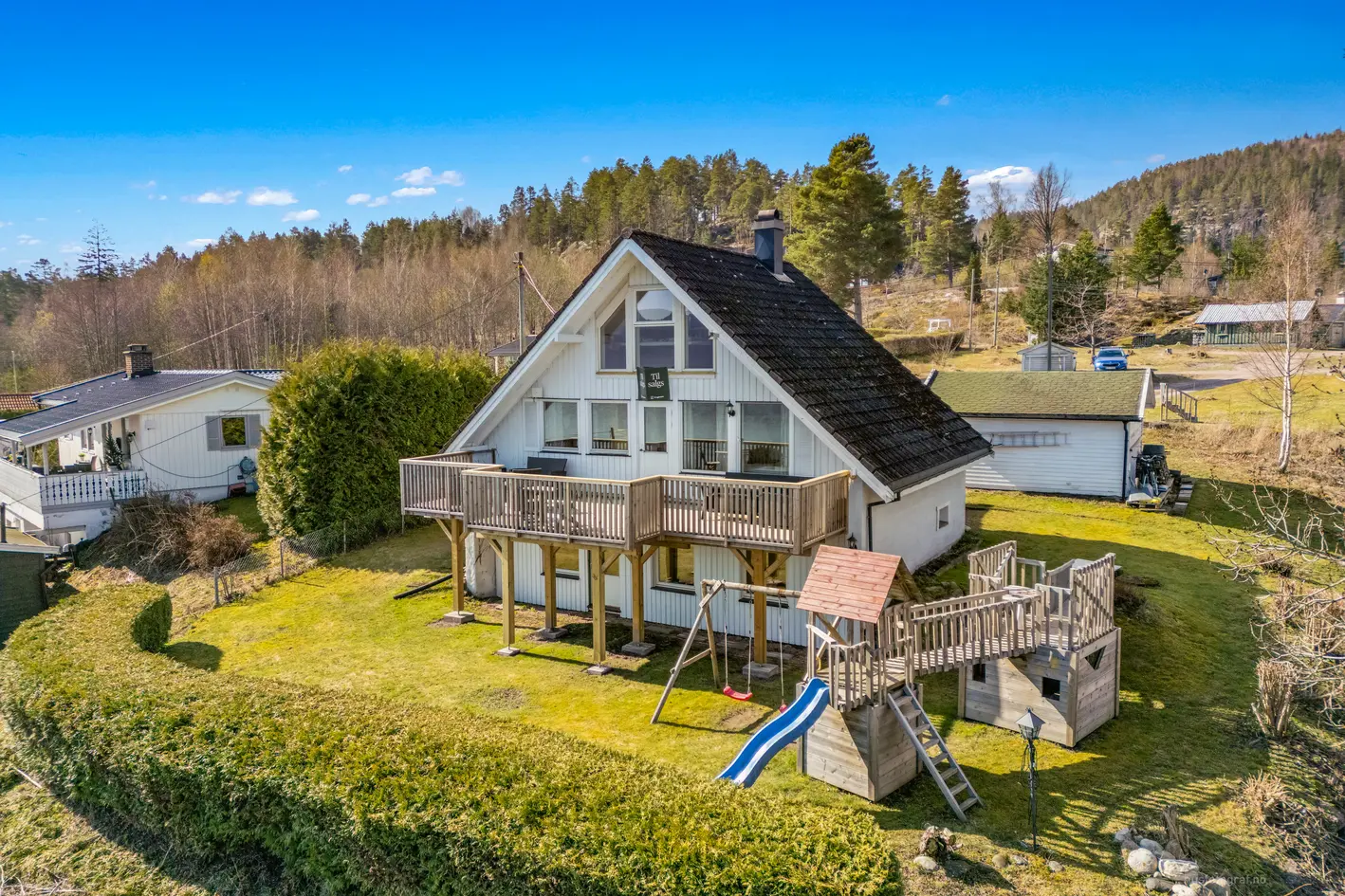 Pen og innholdsrik enebolig med 3 etasjer. Kjøkken fra 2021. Fantastisk utsikt over Drammensfjorden. Rett ved strand. photo 3