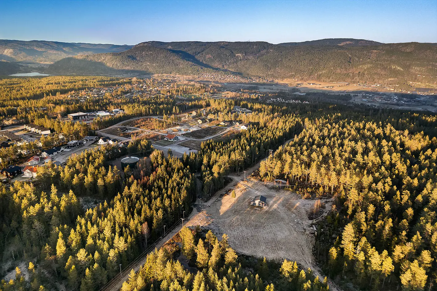 SILJAN - Flotte og byggeklare boligtomter i rolige omgivelser. Solrikt, landlig og nær skole, idr.anlegg, lysløype mm. photo 4