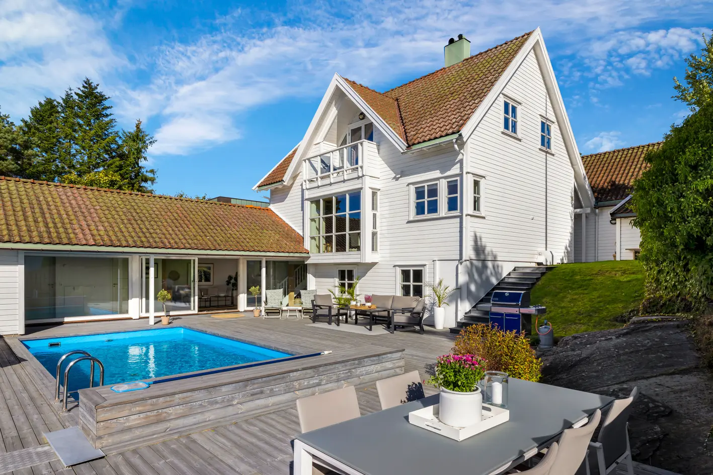 Nydelig strandeiendom med lang strandlinje, stort bryggeanlegg, båthus og svømmebasseng-Barnevennlig-Hus og hytte i ett! photo 3