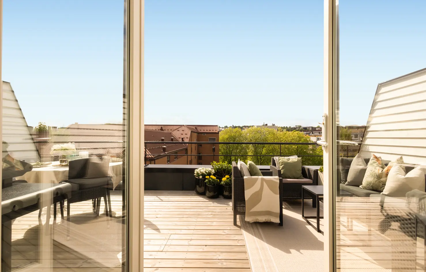 Gjennomgående toppleilighet med 23kvm privat, takterrasse + balkong. Løkkas beste solforhold. Alt inkl. i felleskost. photo 4