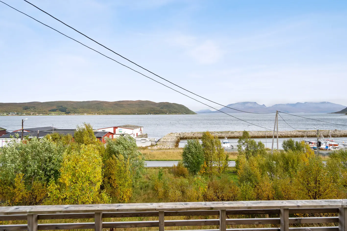 Innbydende enebolig med strålende beliggenhet i Stakkvik - Sjøutsikt - 2 soverom - kort vei til dagligvarebutikk photo 3