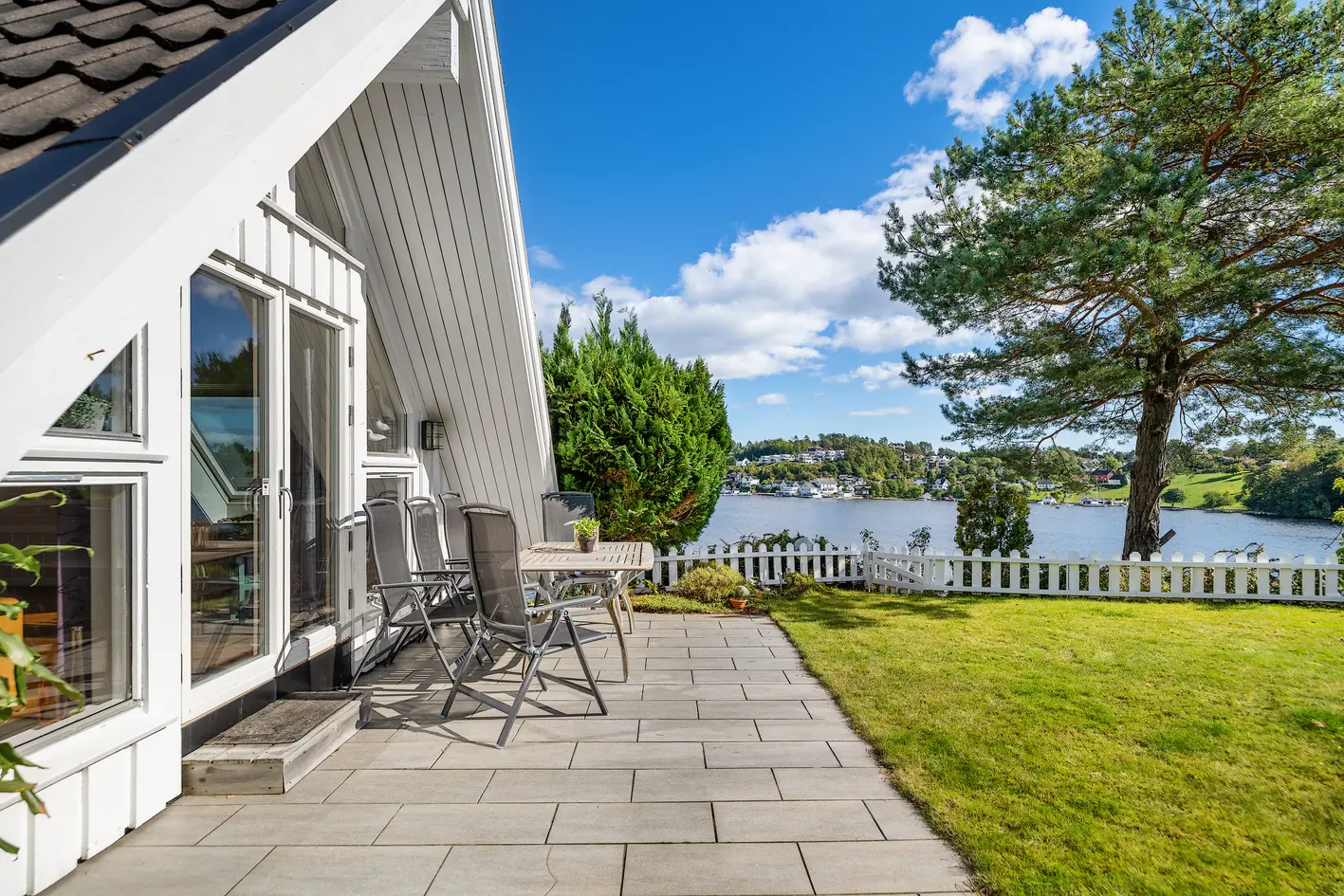 Bud mottatt - Innholdsrik enebolig med brygge, stor garasje & utestue beliggende i sjønære omgivelser - Ikke boplikt - View 5