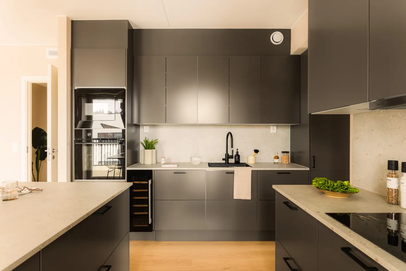 Eksklusiv og moderne 4-roms selveier fra 2025 | Solrik sydvendt balkong på ca. 42,5 m² | 2 bad | 5 års garanti photo 2
