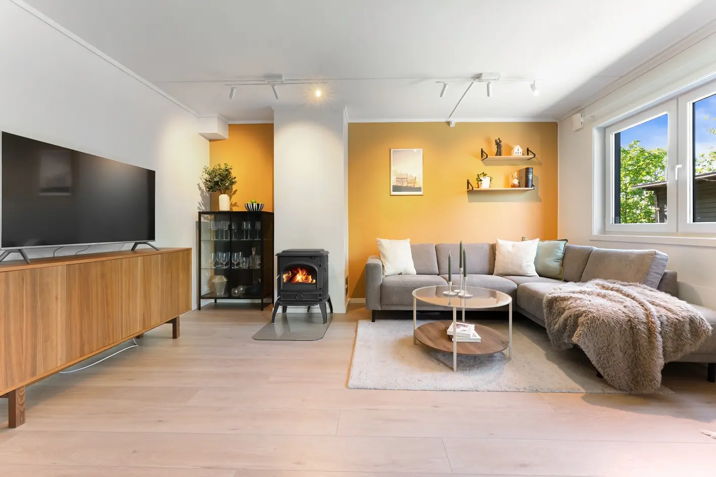 Tiltalende endeleilighet m/stor og solrik terrasse og utgang til felleshage -Parkering -Peis -Nærhet til byen og marka - View 5