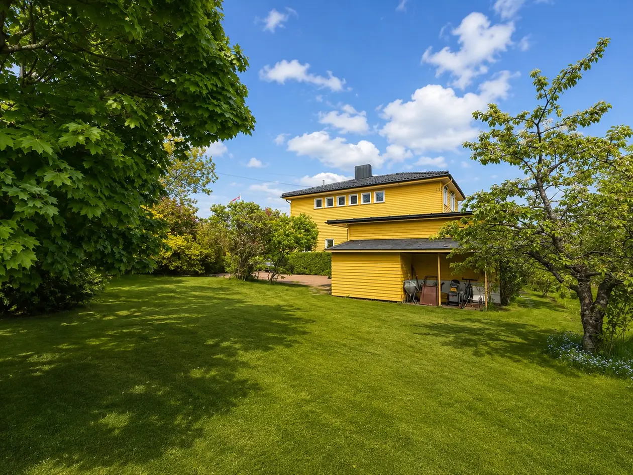 Klassisk villa oppgradert med bergvarme! Romslig og god planløsning, flott hage med sol fra morgen til kveld! Garasje! photo 5