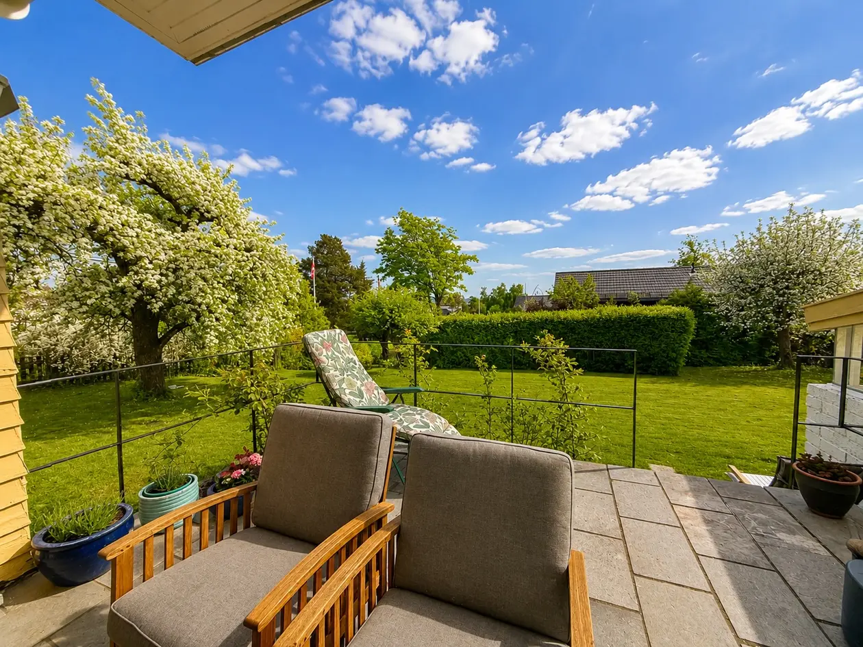 Klassisk villa oppgradert med bergvarme! Romslig og god planløsning, flott hage med sol fra morgen til kveld! Garasje! photo 4