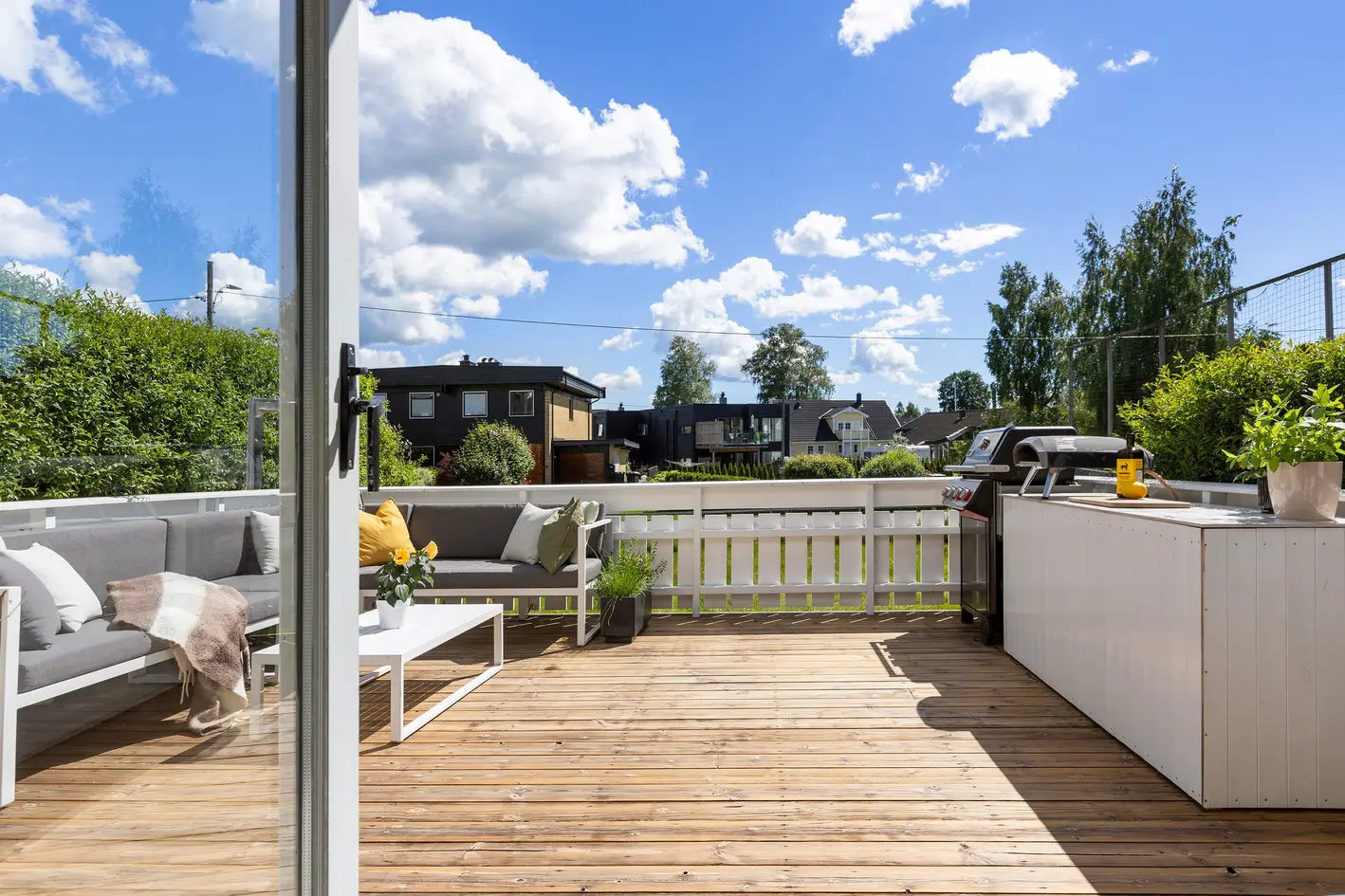 Lys og luftig 2-roms endeleilighet | Sydvendt terrasse på 23 kvm. | P-plass | Gangavstand til sentrum og Follobanen photo 3