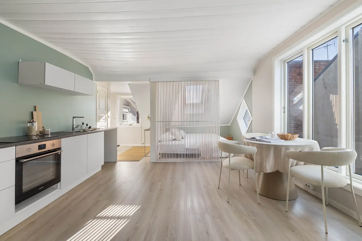 Lys og arealeffektiv selveier i Tønsberg sentrum | Oppgradert med nytt kjøkken og overflater i 2025 | P-plass*