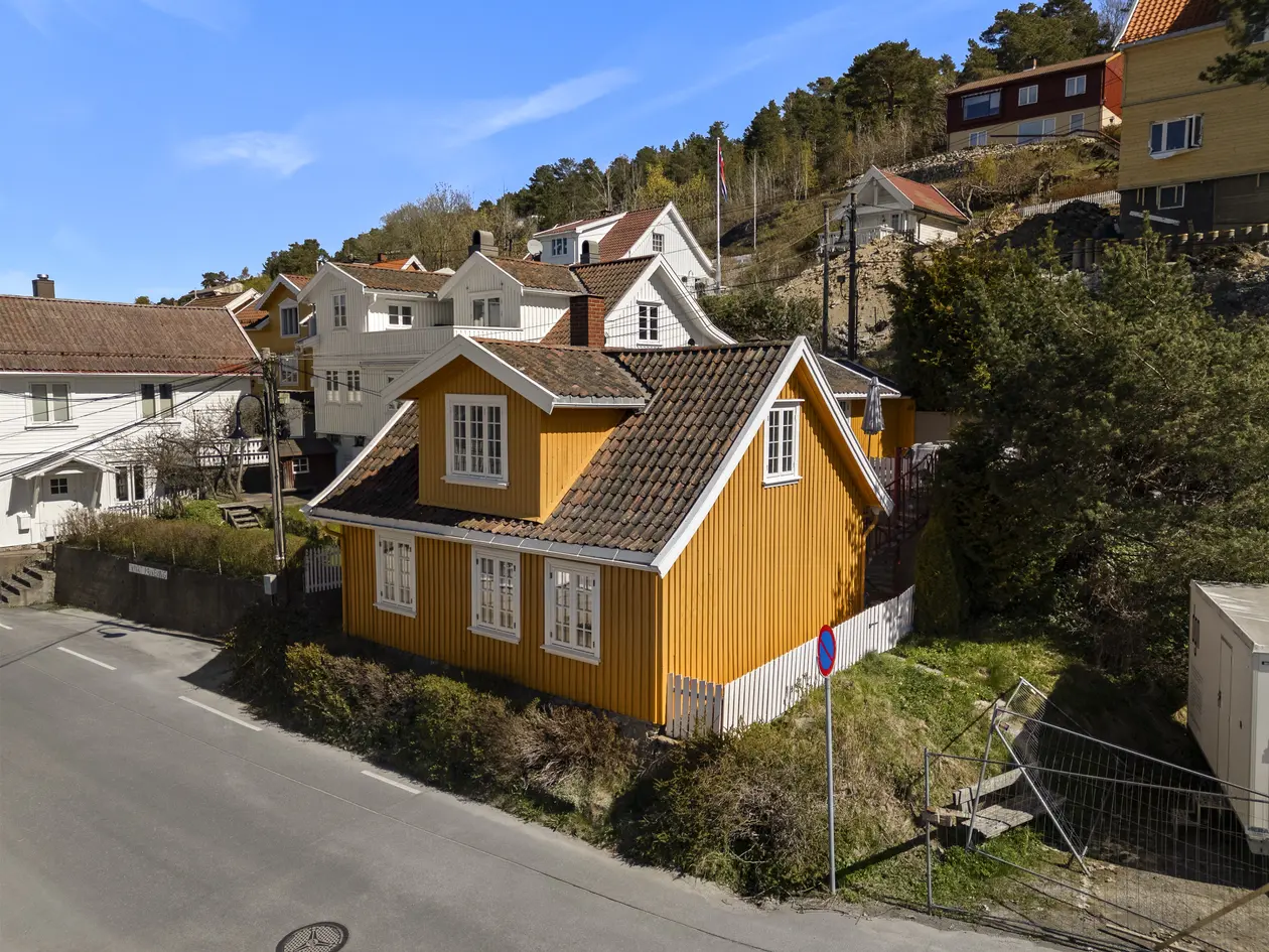 Sjarmerende bolig i idylliske Gamle Drøbak|Solrike uteplasser|Kort vei til sjøen og sentrum|Hyggelig utsyn mot fjorden - View 5