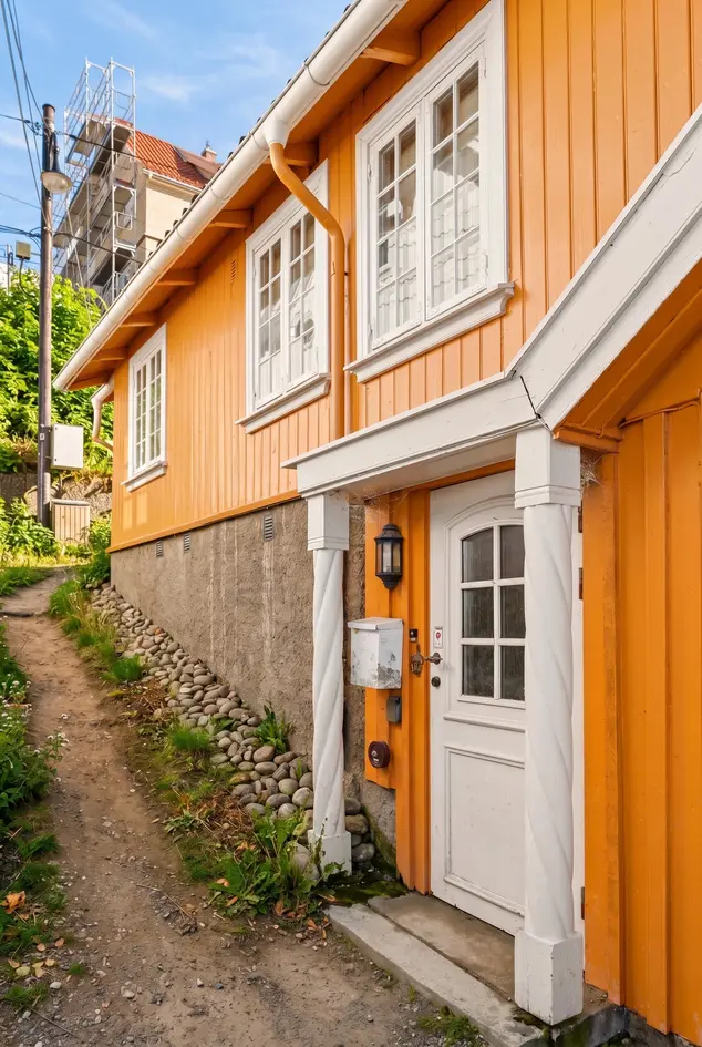Sjarmerende bolig i idylliske Gamle Drøbak|Solrike uteplasser|Kort vei til sjøen og sentrum|Hyggelig utsyn mot fjorden - View 6