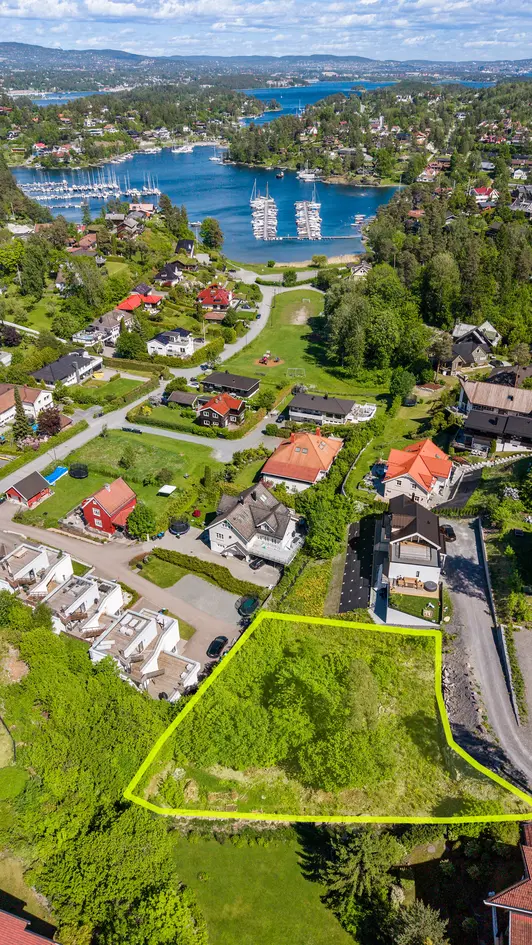 Eksklusiv tomt på Mellom-Nes. Solrikt, sjøutsikt og nærhet til badestrand og båtplass. 1,2 mål. Se video! photo 3