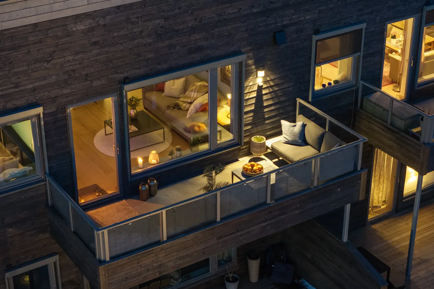 Lekker og moderne 2-roms fra 2023 med høy standard, solrik terrasse, stor bod og p-plass m/lader | IN-ordning photo 2