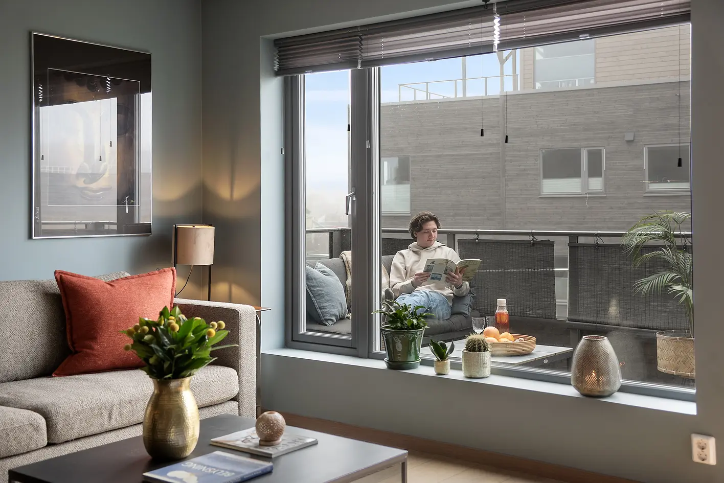 Lekker og moderne 2-roms fra 2023 med høy standard, solrik terrasse, stor bod og p-plass m/lader | IN-ordning photo 4
