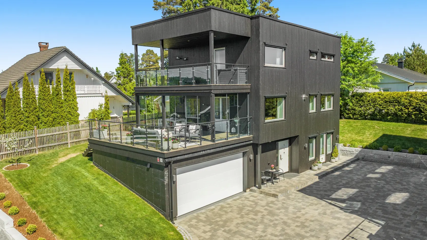 Moderne enebolig fra 2021 m/ høy standard og 3 bad | Store terrasser, gode solforhold og dobbelgarasje | Sentrumsnært photo 4